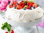 <strong>Pavlova</strong> mit frischen Fr&uuml;chten