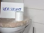 Verstopfte Toilette - Abfluss frei bekommen