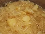 Sauerkraut mit Ananas zu Nürnberger Bratwürstchen
