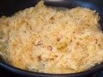 <strong>Sauerkraut</strong> schmoren, um Pfanne leichter zu reinigen