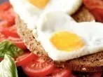 Tomatenschnitte mit Spiegelei