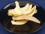 Blumenvasen mit Kartoffelschalen reinigen