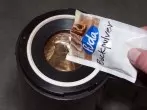 Thermoskannen mit Backpulver & kochendem Wasser reinigen