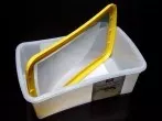 Stabile Plastikverpackungen aufheben und wiederverwenden