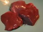 Leber im Fleischwolf mahlen