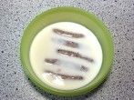 Knusprige Bratwurst mit Milch
