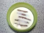 Knusprige Bratwurst mit Milch