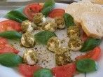 <strong>Mozzarellaw&uuml;rfel</strong> mit Pesto