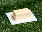 Butter gegen Grasflecken