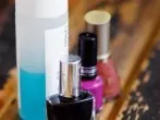 Verklebte Nagellackflasche öffnen