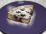 Kuchen mit Kirschen, Äpfeln, Pfirsich