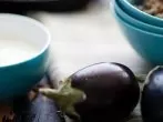 Auberginen-Knoblauchsauce mit getrockneten Tomaten