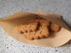 Kaffeefilter aus Papier dienen beim Picknick als Essgeschirr