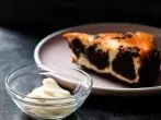 Kuchenteig wird saftig mit Mayonnaise