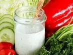 Knoblauch-Joghurt-Dressing