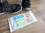 Weiße Turnschuhe werden wieder weiß mit Babyfeuchttüchern