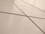 Große Fliesenwandflächen reinigen