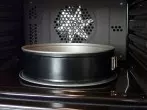 Backofen mit Backpulverpaste reinigen