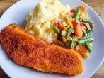 Fettarmes hauchd&uuml;nnes Panieren mit einem Draht-Teesieb