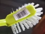 Lästige Aufkleber - beim Einkauf um Entfernung bitten