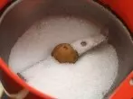Puderzucker selbst herstellen: in Kaffeemühle mit Schlagwerk