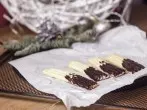 Butterbrotpapier als Unterlage für Schokoglasur