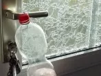 PET-Flasche als Prallschutz für Türklinken & Wände