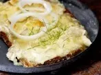 Angmachter Camenbert auf Brot - im Ofen gebacken