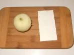 Zwiebeln schneiden ohne Tränen - durch den Mund atmen