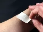 Pflaster schmerzlos entfernen