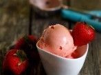 Erdbeer-<strong>Joghurt-Eis</strong>
