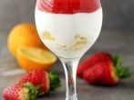 Zitronenquark mit <strong>Beeren</strong> oder Fr&uuml;chten