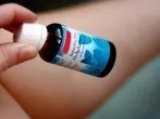 Japanisches Heilpflanzenöl gegen Schmerzen der Kniegelenke