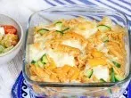Griechischer Auflauf mit Nudeln, Hühnchen und Gemüse