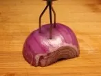 Zwiebeln schneiden ohne Geruch an den Händen
