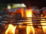 Verkrusteten Grillrost ganz einfach reinigen