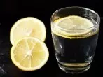 Mineralwasser mit Zitronenspritzer - sooo erfrischend