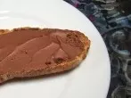 Haselnusscreme als Brotaufstrich oder als Pralinen