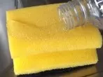 Müffelnde Spülschwämme hygienisch frisch