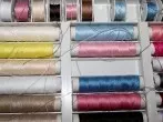 Die Nähmaschine spinnt - es kann am Faden liegen