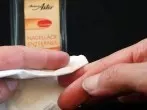 Nikotinflecken von der Haut entfernen
