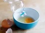 Jeder kann Eigelb vom Eiweiß trennen