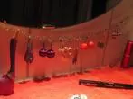 Ohrringe am Badspiegel