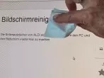 Bildschirmreinigung mit Brillenputztüchern