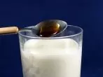 Honigmilch bei Halsschmerzen