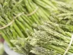 Spargel in Spargelfond statt Wasser kochen