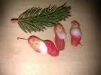 Winzige Erdnuss-Nikoläuse