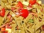 Einfacher bunter Nudelsalat