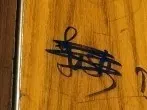 Filzstift oder Acrylfarbe entfernen