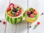 <strong>Obstsalat</strong> in einer Wassermelone